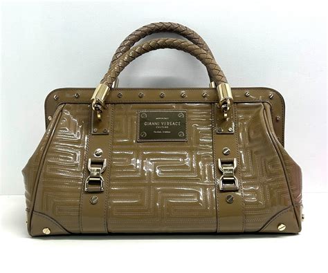 gianni versace borsa in vernice bauletto vintage|versace handbags vintage.